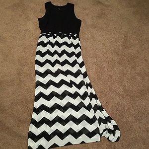 Sleeveless chevron maxi dress